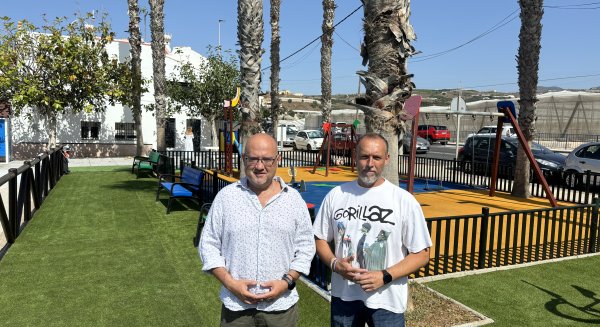 Lagos (Torre del Mar) presenta una nueva área de descanso para personas con movilidad reducida y amplía su equipamiento biosaludable