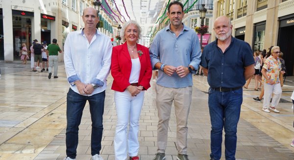 Verdiales, flamenco y música popular llenan de ambiente festivo el Centro Histórico de Málaga durante la Feria