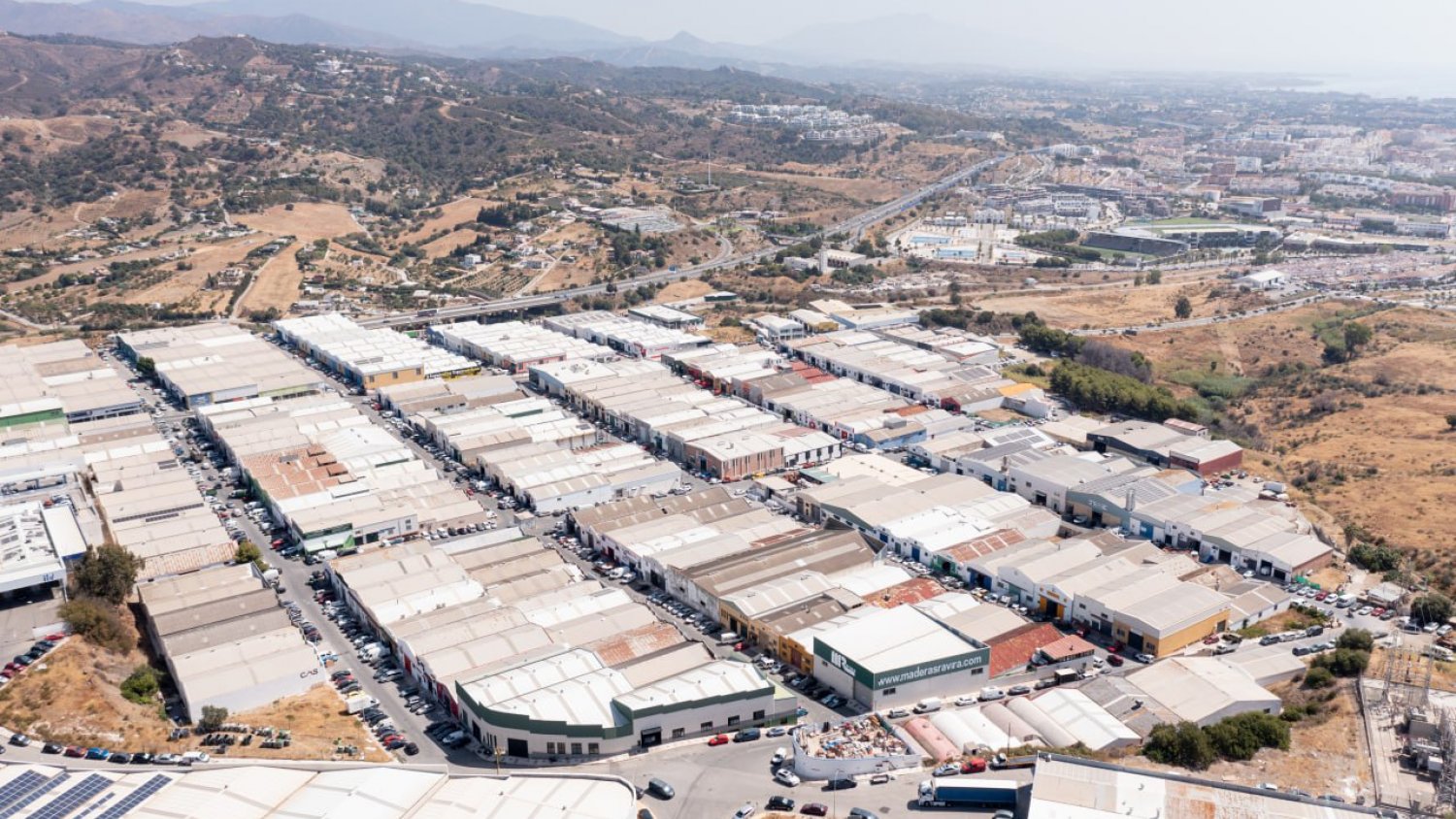  El Ayuntamiento de Estepona activa un plan de mejoras en el Polígono Industrial que se ejecutará durante tres semanas 