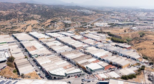  El Ayuntamiento de Estepona activa un plan de mejoras en el Polígono Industrial que se ejecutará durante tres semanas 