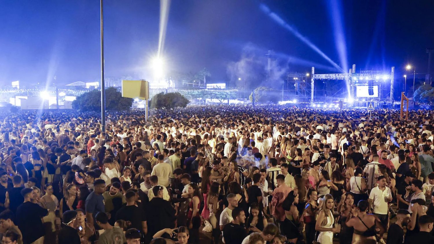 La explanada de la Juventud en el Cortijo de Torres acogerá sesiones gratuitas de videodjs durante todas las noches de la Feria 