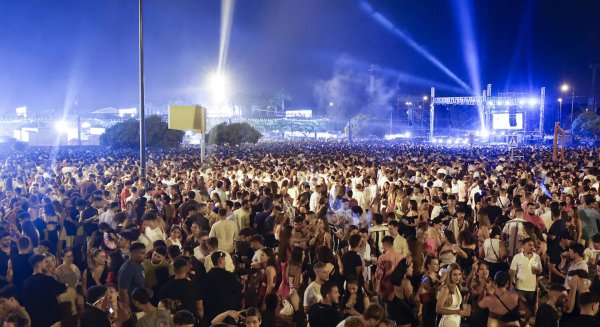 La explanada de la Juventud en el Cortijo de Torres acogerá sesiones gratuitas de videodjs durante todas las noches de la Feria 
