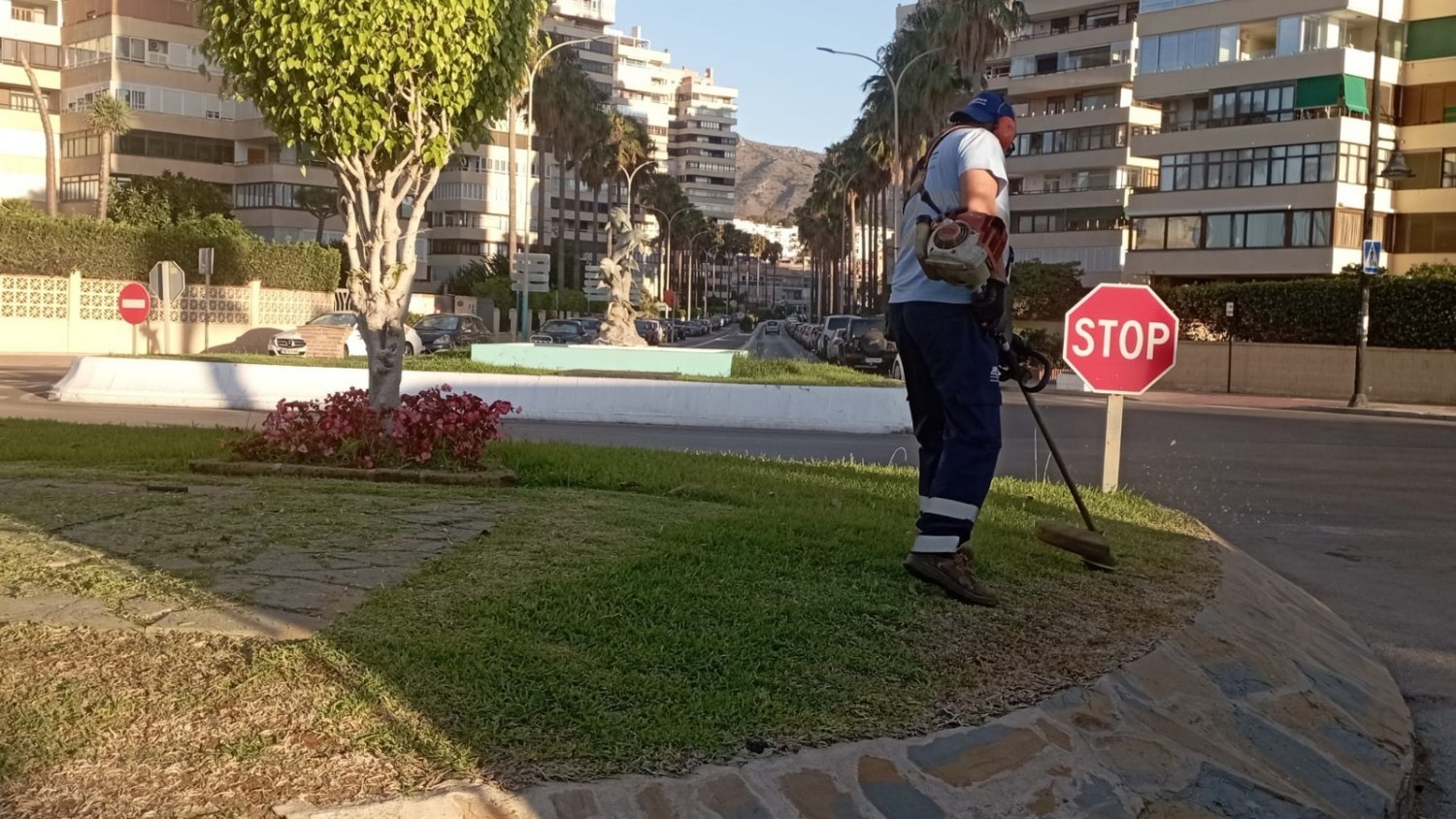 Los operarios del Ayuntamiento resuelven semanalmente alrededor de 20 incidencias registradas en la app Torremolinos Despega