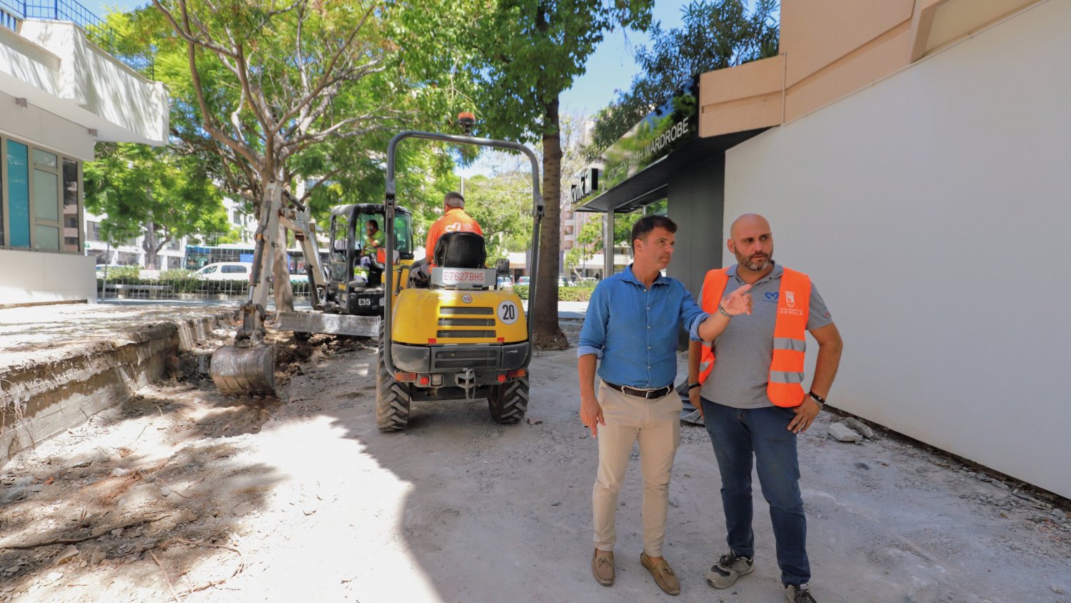 El Ayuntamiento de Marbella rehabilita el entorno del nuevo centro de salud de Ricardo Soriano para mejorar su accesibilidad