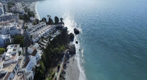 Fallece una mujer de 74 años ahogada en una playa de Nerja 