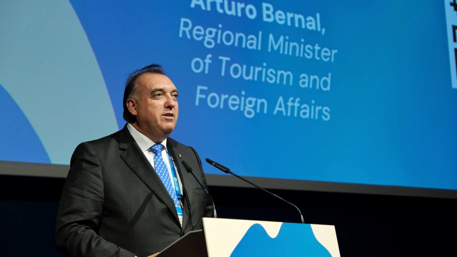 Bernal anima al segmento de cruceros a afrontar el impacto del turismo en la población local en el Seatrade Cruise Med en Málaga