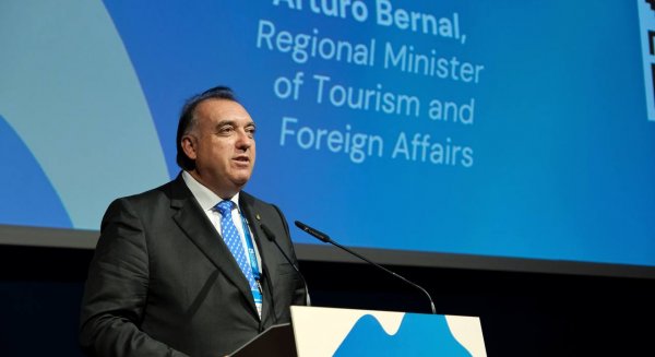Bernal anima al segmento de cruceros a afrontar el impacto del turismo en la población local en el Seatrade Cruise Med en Málaga