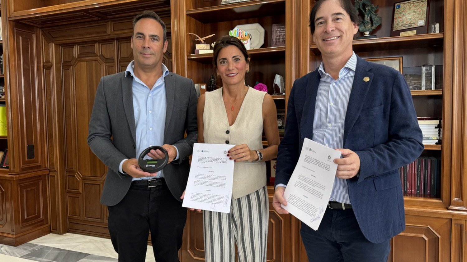 El Ayuntamiento de Mijas y el Colegio Oficial de Veterinarios de Málaga firman la creación del registro municipal de animales de compañía