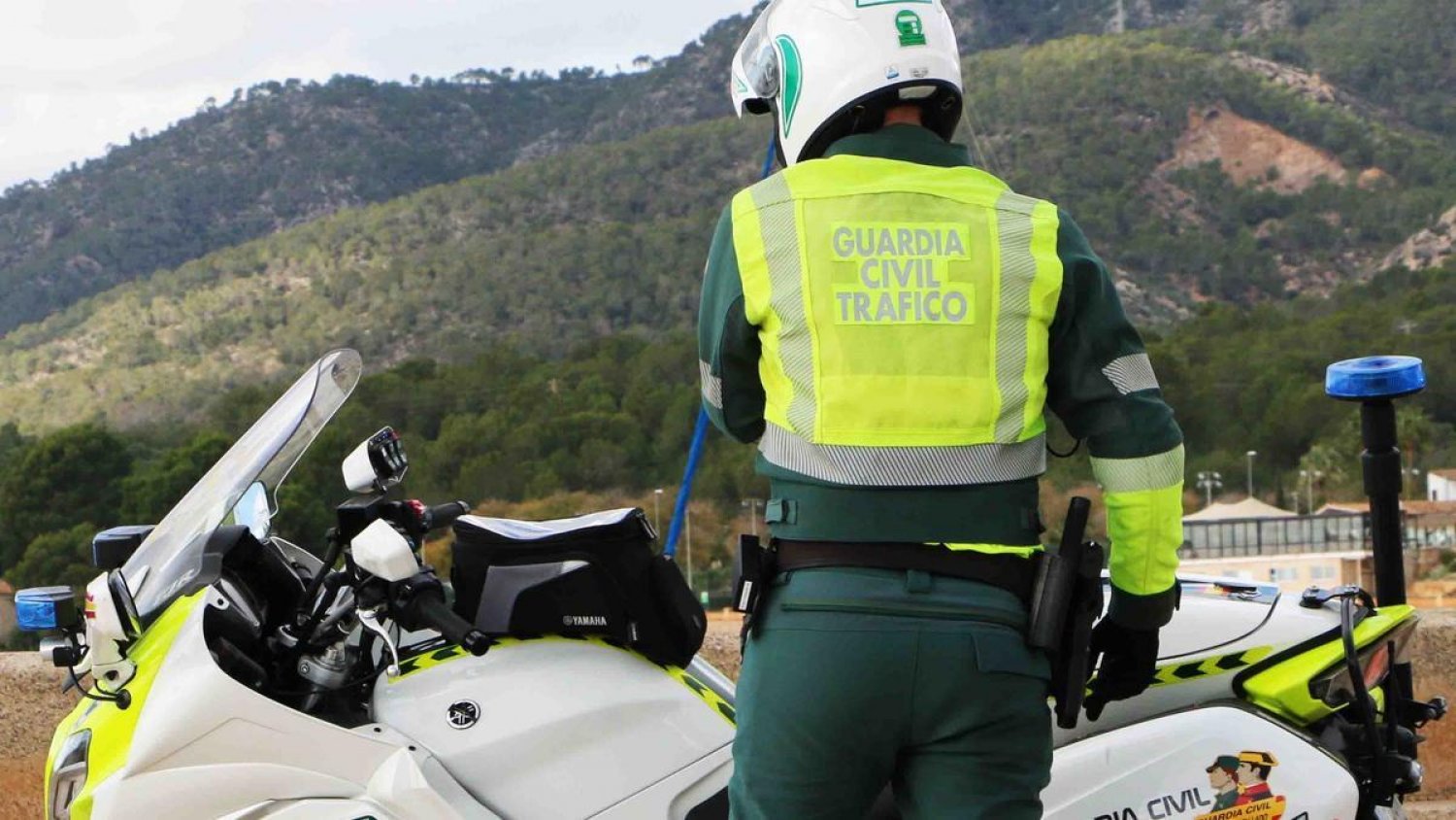 Fallece un motorista de 37 años tras caer por un terraplén en la A-367 en Cañete la Real 