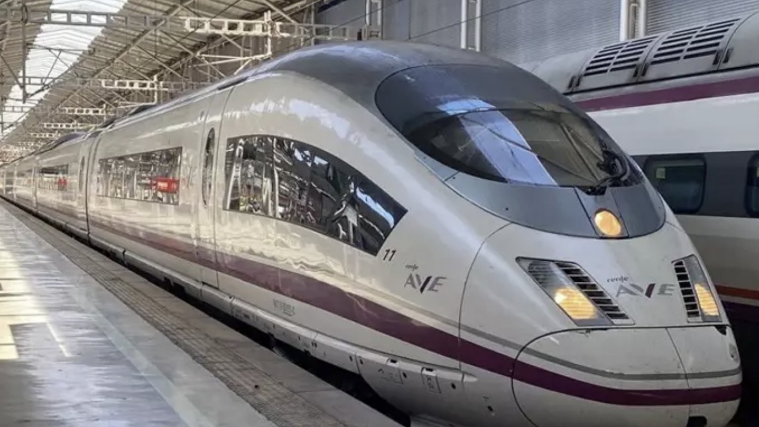 Un nuevo AVE directo de Renfe entre Málaga y Barcelona comienza a circular este lunes