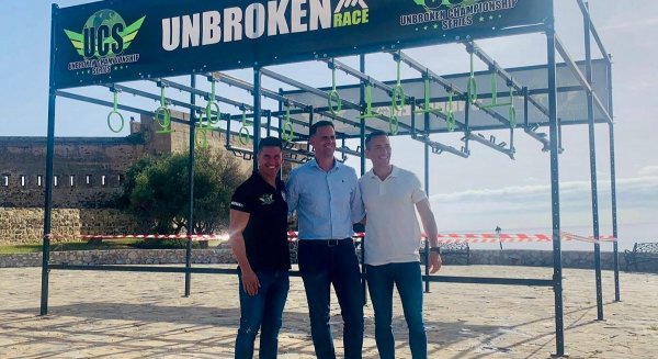 Más de medio millar de deportistas participan este sábado en la Carrera de Obstáculos 'Unbroken' de Fuengirola