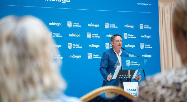 Los Talleres para Personas Mayores de Málaga renuevan su oferta con 93 cursos gratuitos y 2.300 plazas