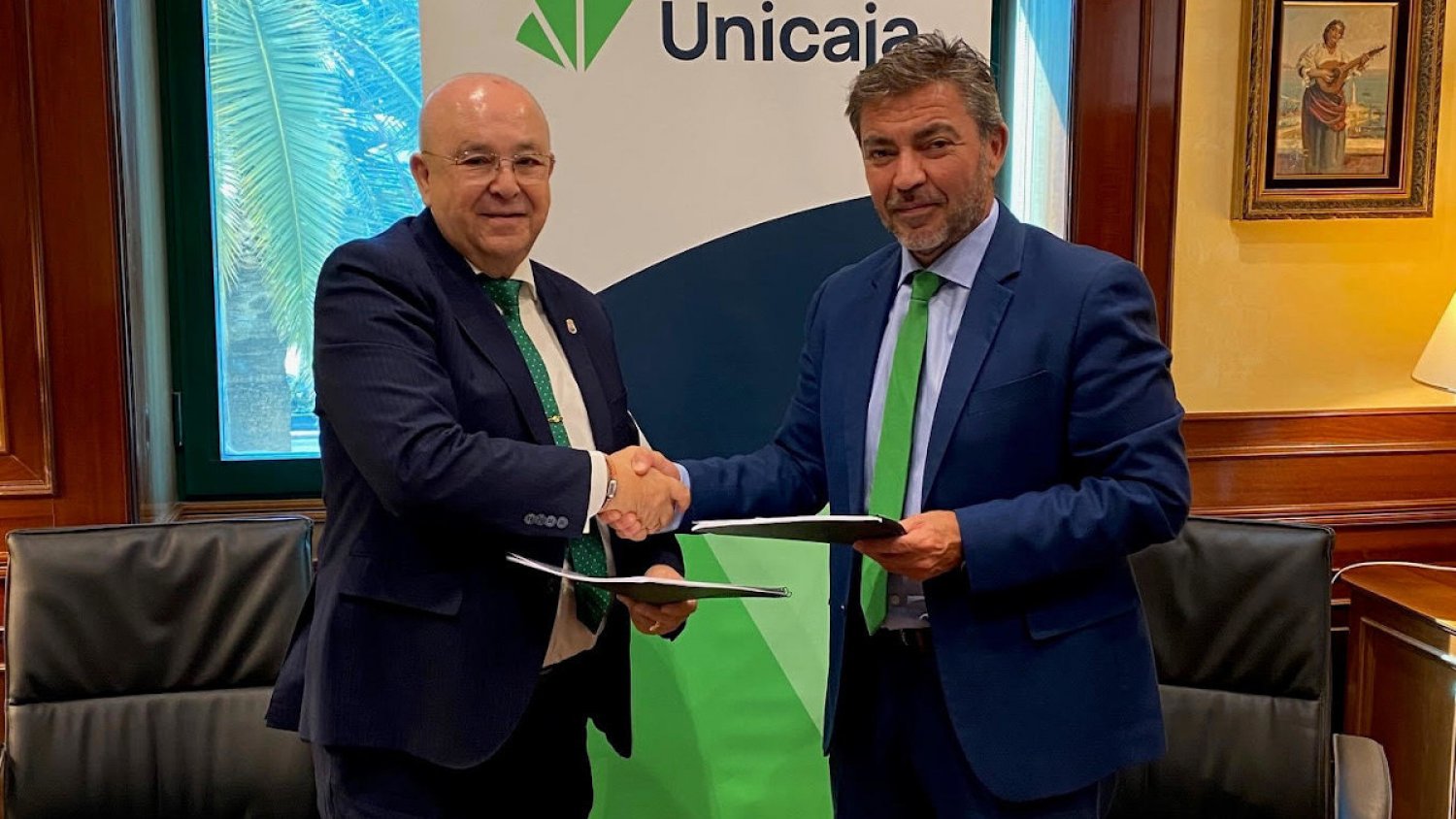 Unicaja apoya la labor de la Federación Malagueña de Peñas y de sus más de cien entidades federadas