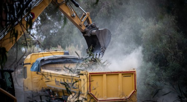 El Ayuntamiento de Málaga acomete los trabajos del Plan de limpieza de arroyos de la ciudad para este año