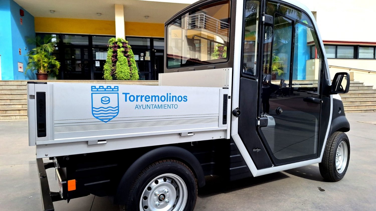 Torremolinos incorpora un nuevo vehículo eléctrico para la recogida de residuos sólidos urbanos
