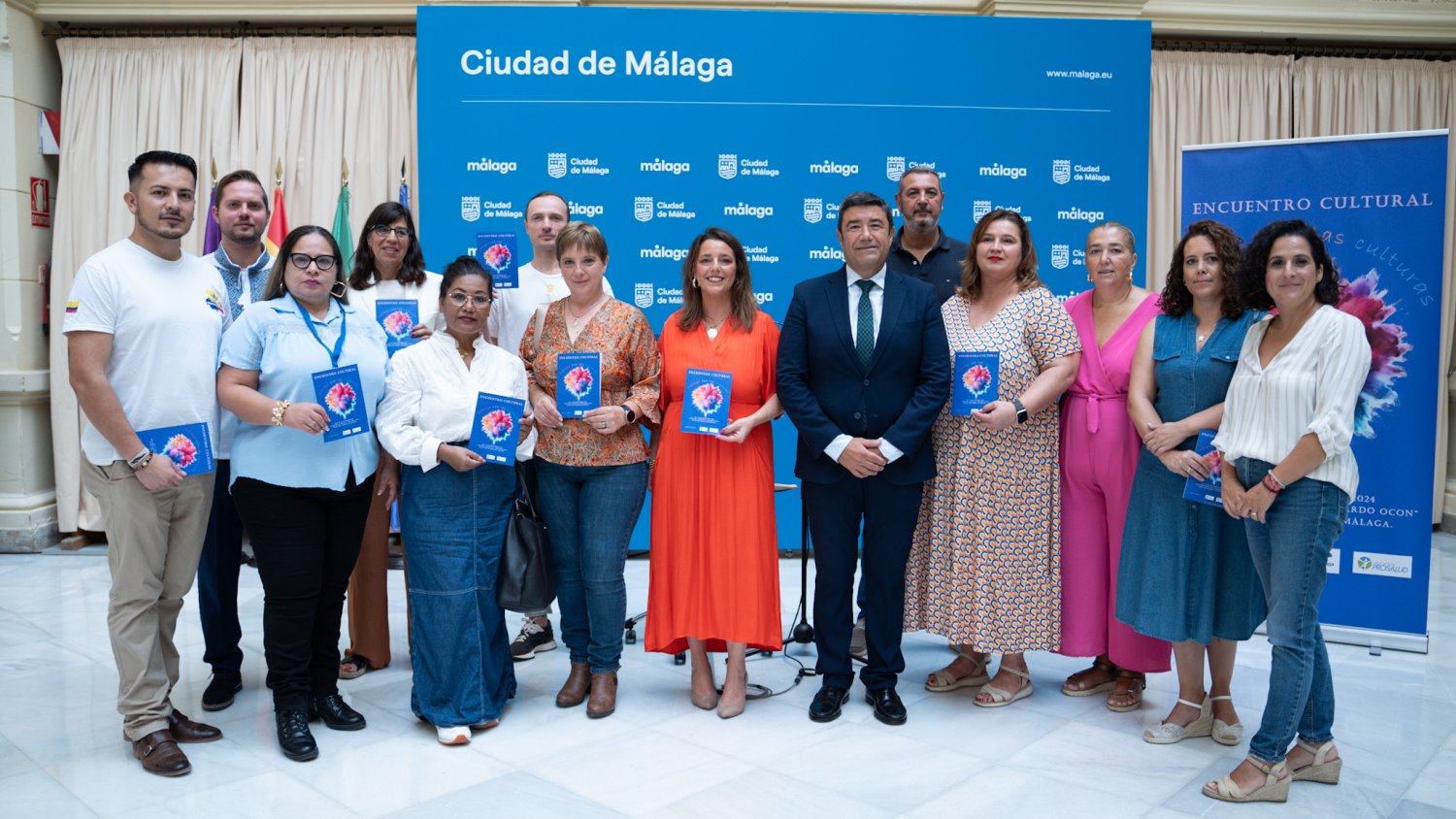 El auditorio municipal Eduardo Ocón acoge un encuentro intercultural con cerca de una veintena de actuaciones 