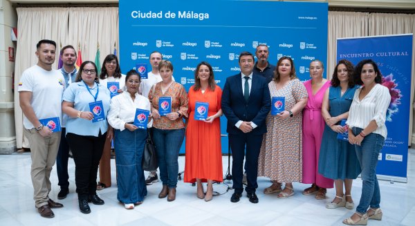 El auditorio municipal Eduardo Ocón acoge un encuentro intercultural con cerca de una veintena de actuaciones 