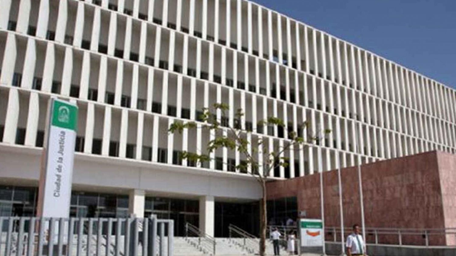 Juzgan en Málaga a un hombre por matar a otro de una puñalada tras un incidente de tráfico