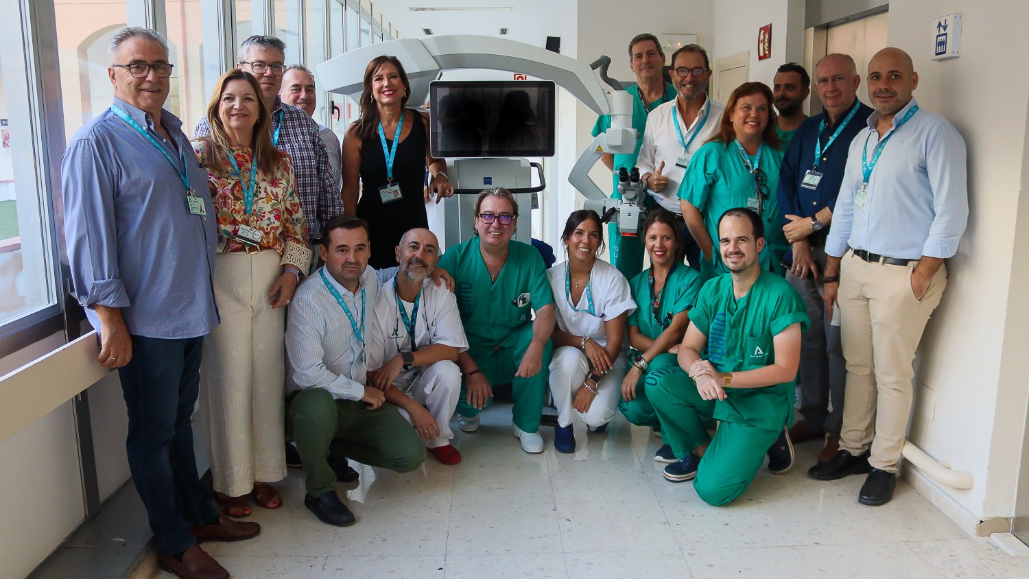 La unidad de cirugía oral y maxilofacial del Hospital Regional de Málaga incorpora un microscopio de alta tecnología 
