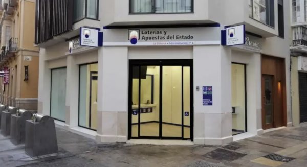 Dos desconocidos dejan un sobre con 4.100 euros a un indigente en Málaga