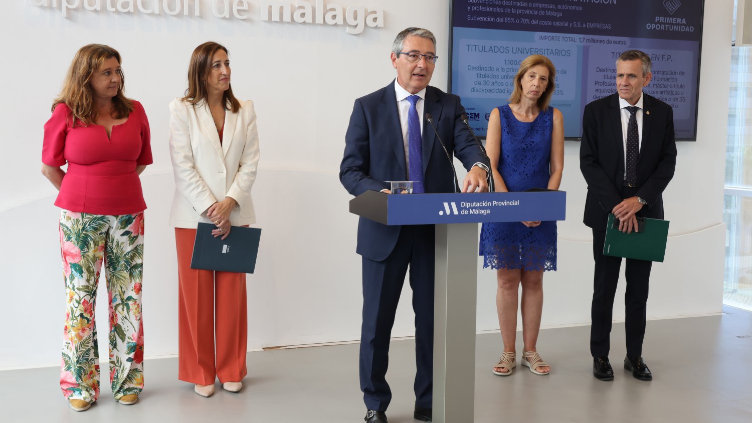 Diputación destina 1,7 millones para facilitar el primer empleo de un centenar de titulados universitarios y de FP en empresas de Málaga