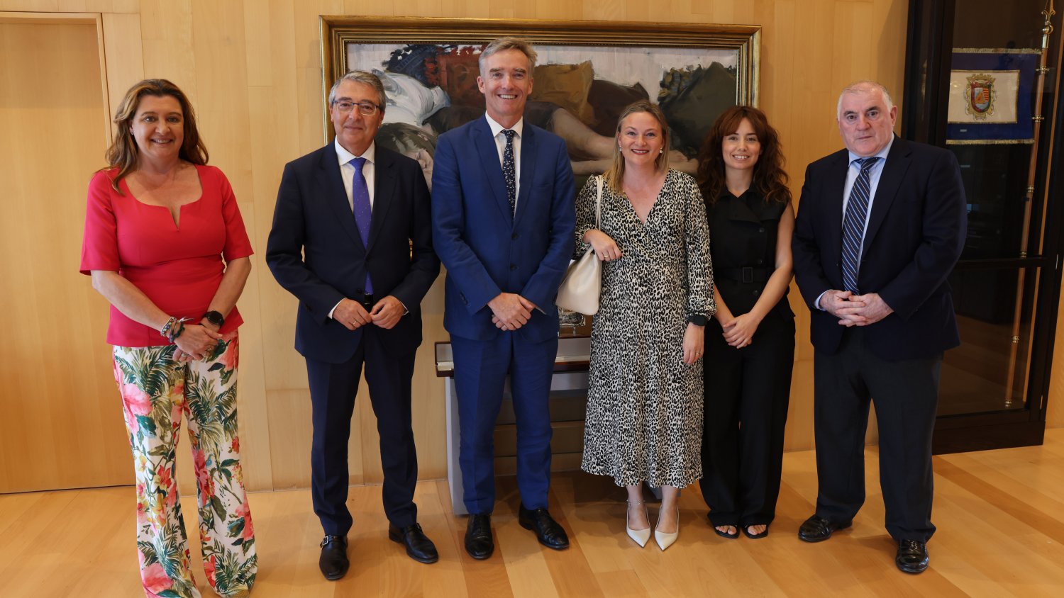 Salado recibe al nuevo embajador británico y destaca que la población residente en la provincia asciende a 70.000 personas
