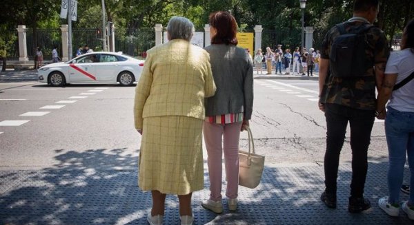 El Ayuntamiento se suma al Día de las Personas Mayores con una caminata saludable y un homenaje con baile y orquesta