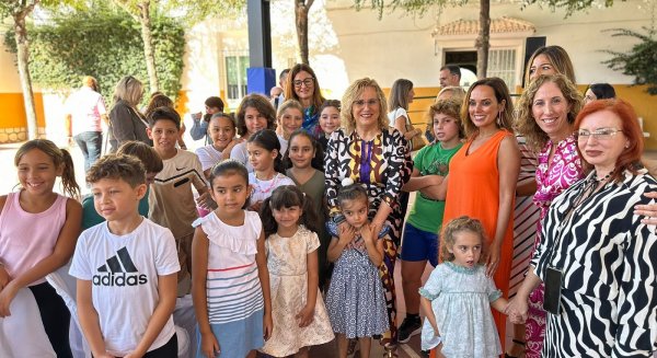 La alcaldesa destaca la coordinación entre Ayuntamiento y comunidad educativa de Fuengirola en la inauguración del curso escolar 