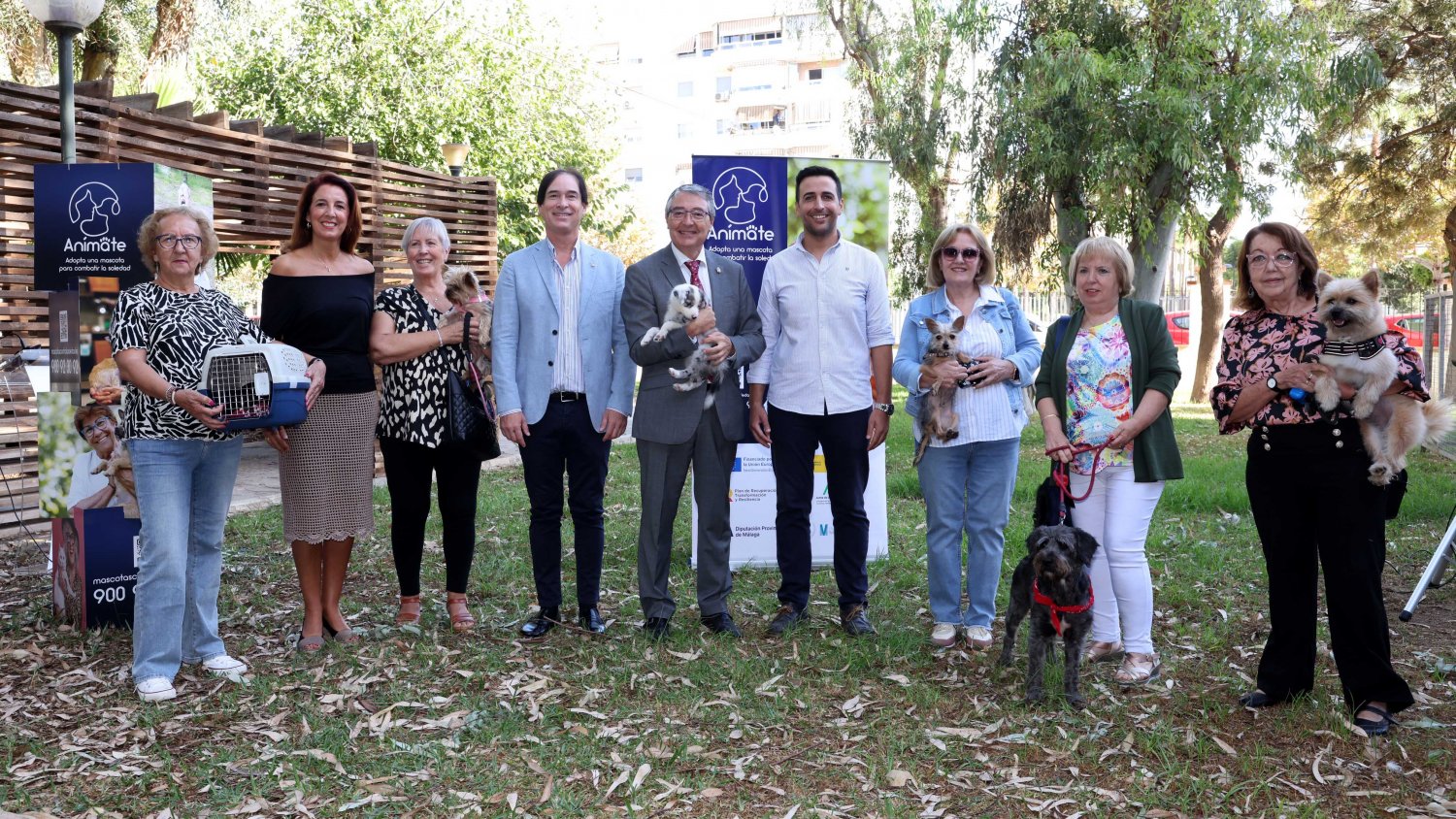 La Diputación activa un plan pionero en Andalucía para que personas mayores adopten mascotas y mejoren su bienestar físico y emocional