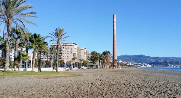 La playa de la Misericordia acoge este domingo la VI Travesía Aliquindoi con más de 300 nadadores inscritos