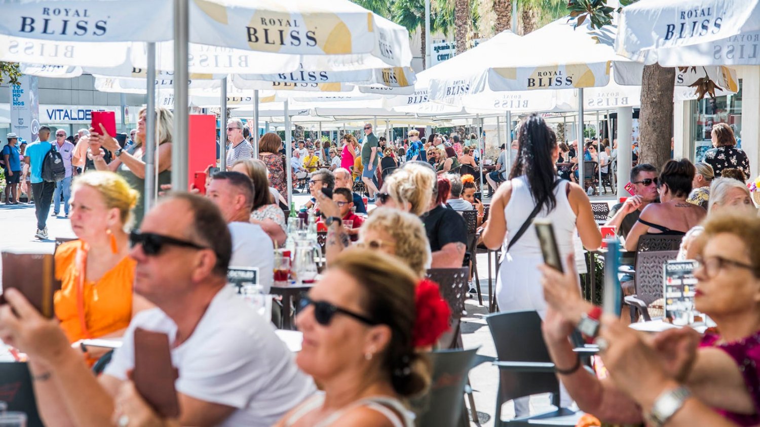 Abierto en Torremolinos el plazo de solicitudes de ocupación de vía pública con mesas y sillas o expositores para 2025