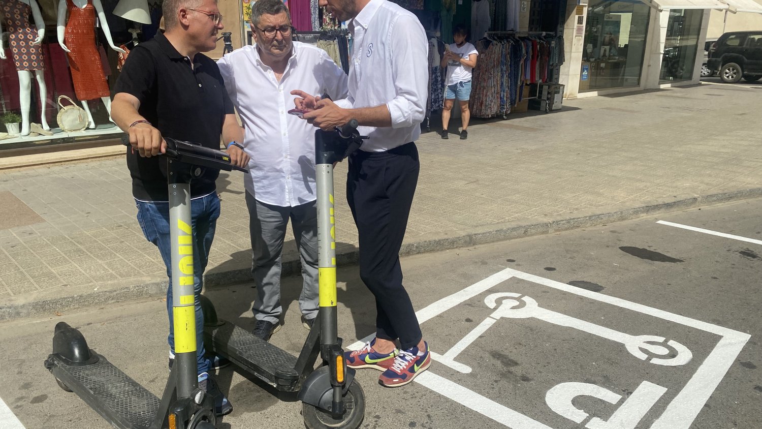 Vélez-Málaga pone en marcha un servicio de patinetes eléctricos de uso compartido