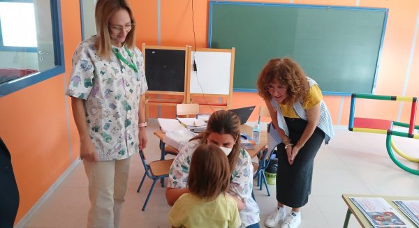 Más de 16.000 menores andaluces se han vacunado frente a la gripe en la primera semana de campaña en los colegios