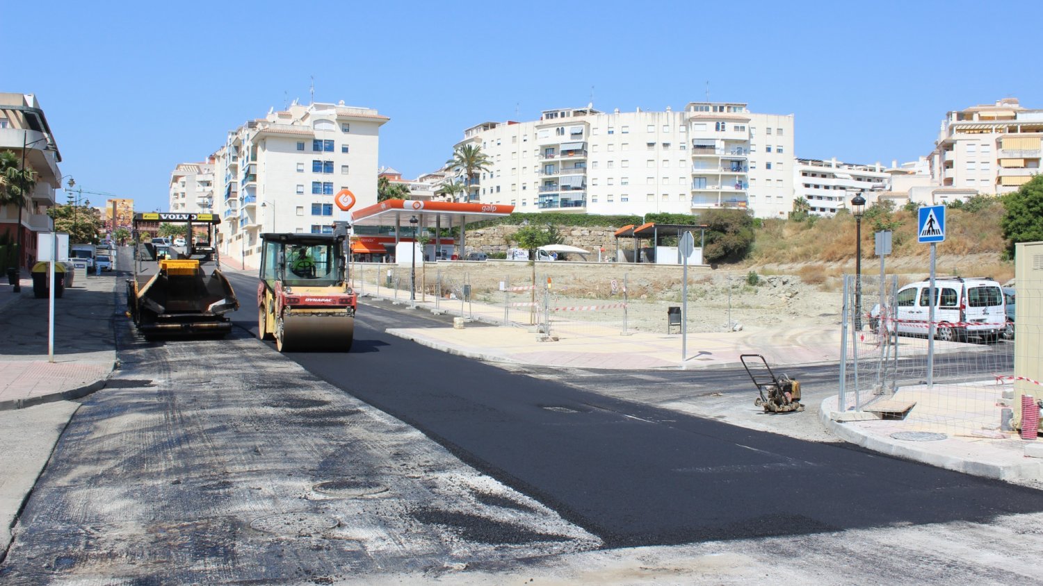 Estepona licita el nuevo plan de asfaltado que actuará en casi medio centenar de calles del casco urbano y el extrarradio