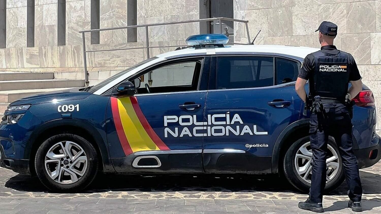 La Policía Nacional localiza armas de guerra en un vehículo intervenido en Marbella