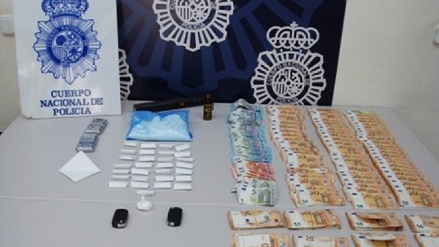 Detenidos un padre y su hijo dedicados al menudeo de droga en Estepona
