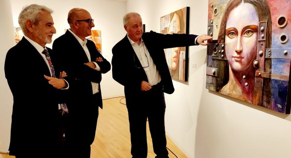 El MVA acoge ‘Miradas cuadradas’, una muestra de pintura con la que Fernando Núñez continúa explorando la IA generativa