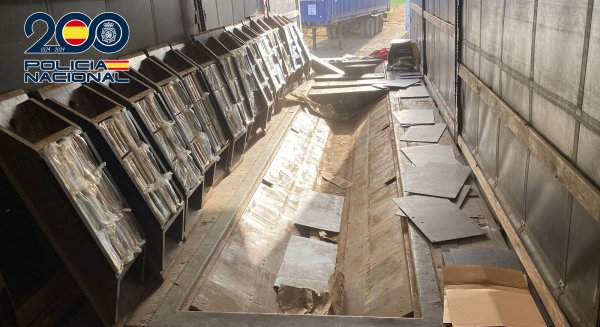 Detenidas en Málaga dos personas con 420 kilogramos de cocaína ocultos en un camión caleteado