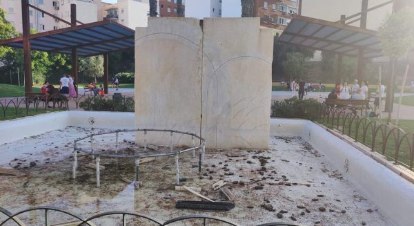 Los vecinos de Nueva Málaga reclaman al Ayuntamiento la sustitución de la fuente ornamental del Parque del Norte