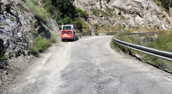 Diputación de Málaga invierte 946.000 euros en la mejora de cuatro carreteras de la Axarquía