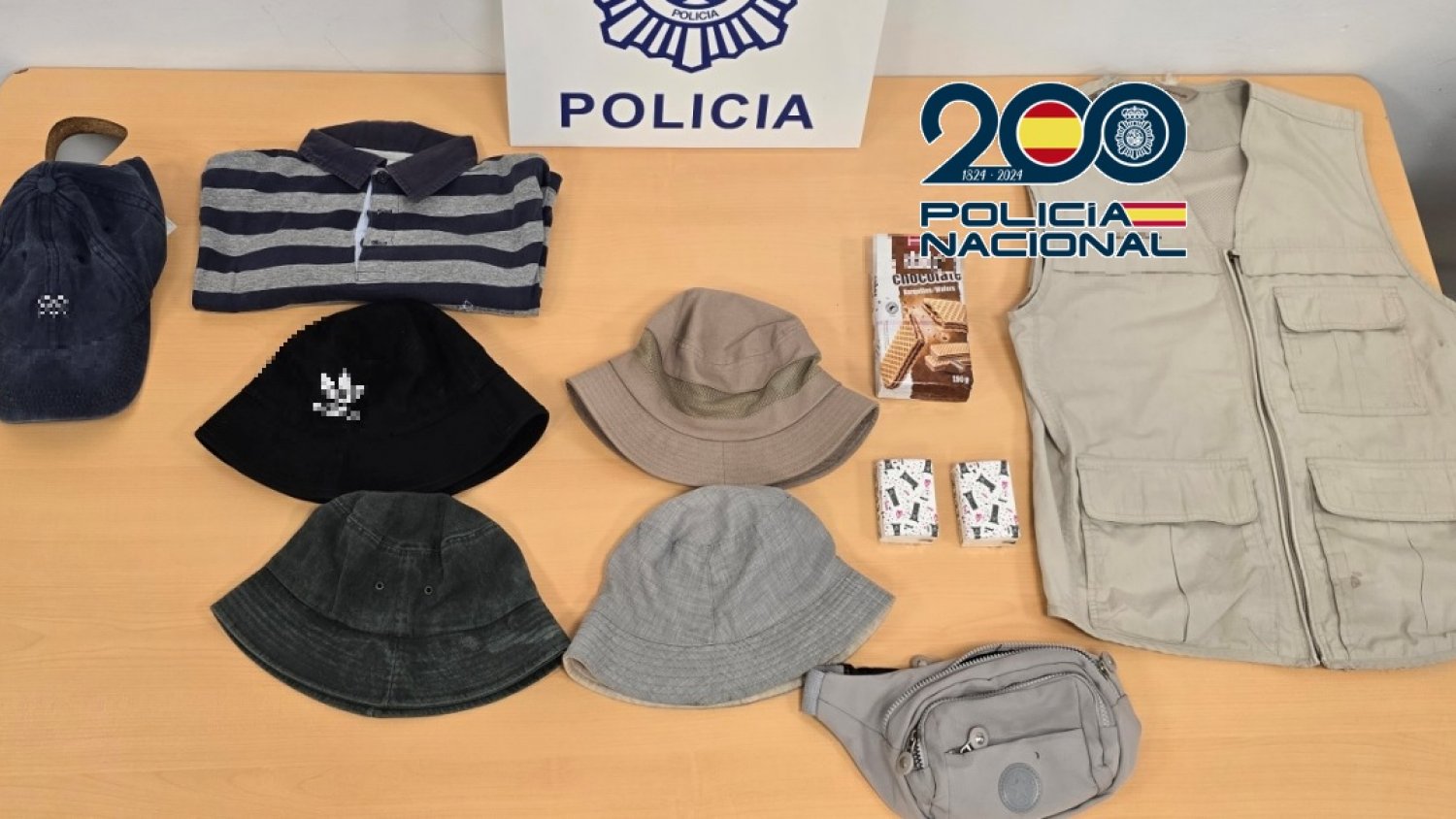 Detectan la vuelta del viejo timo de la mancha en Málaga: desconfíe si le advierten de un excremento en la ropa