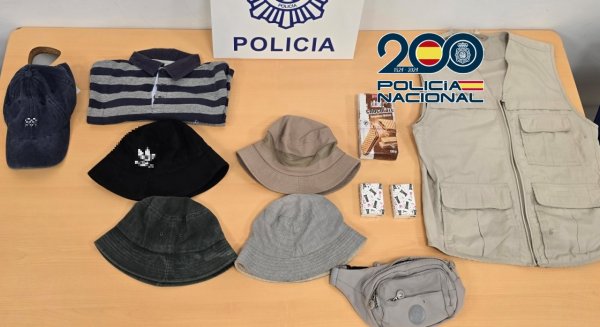 Detectan la vuelta del viejo timo de la mancha en Málaga: desconfíe si le advierten de un excremento en la ropa