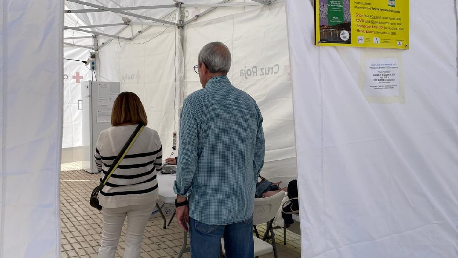 Una carpa junto al Corte Inglés y el Hotel Barceló se convierten en puntos de vacunación sin cita contra gripe y COVID