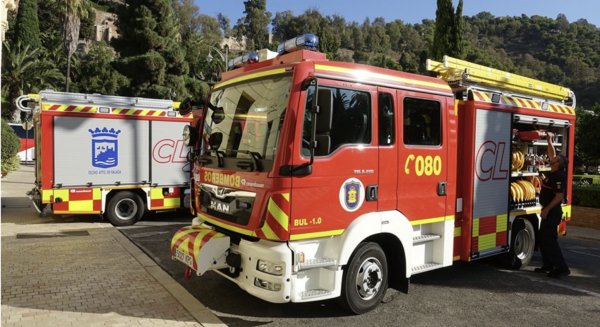 Dos menores y un adulto trasladados al hospital a causa de un incendio en un piso en Málaga
