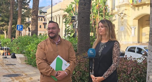 La concejala de Vox, Yolanda Gómez, muestra su apoyo a las asociaciones Provida