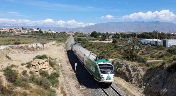 La lluvia provoca la interrupción del servicio ferroviario en Málaga