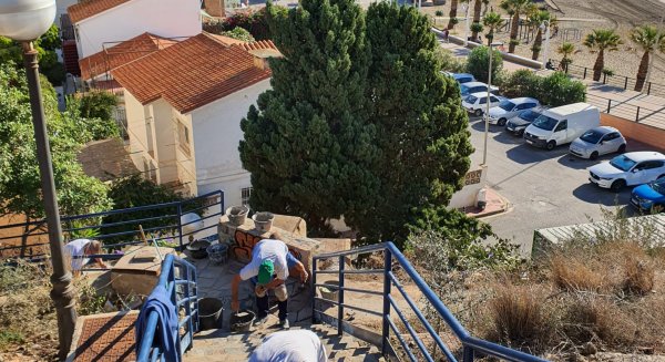 El Ayuntamiento de Rincón de la Victoria mejora la seguridad de tres accesos entre el paseo marítimo y la urbanización El Cantal
