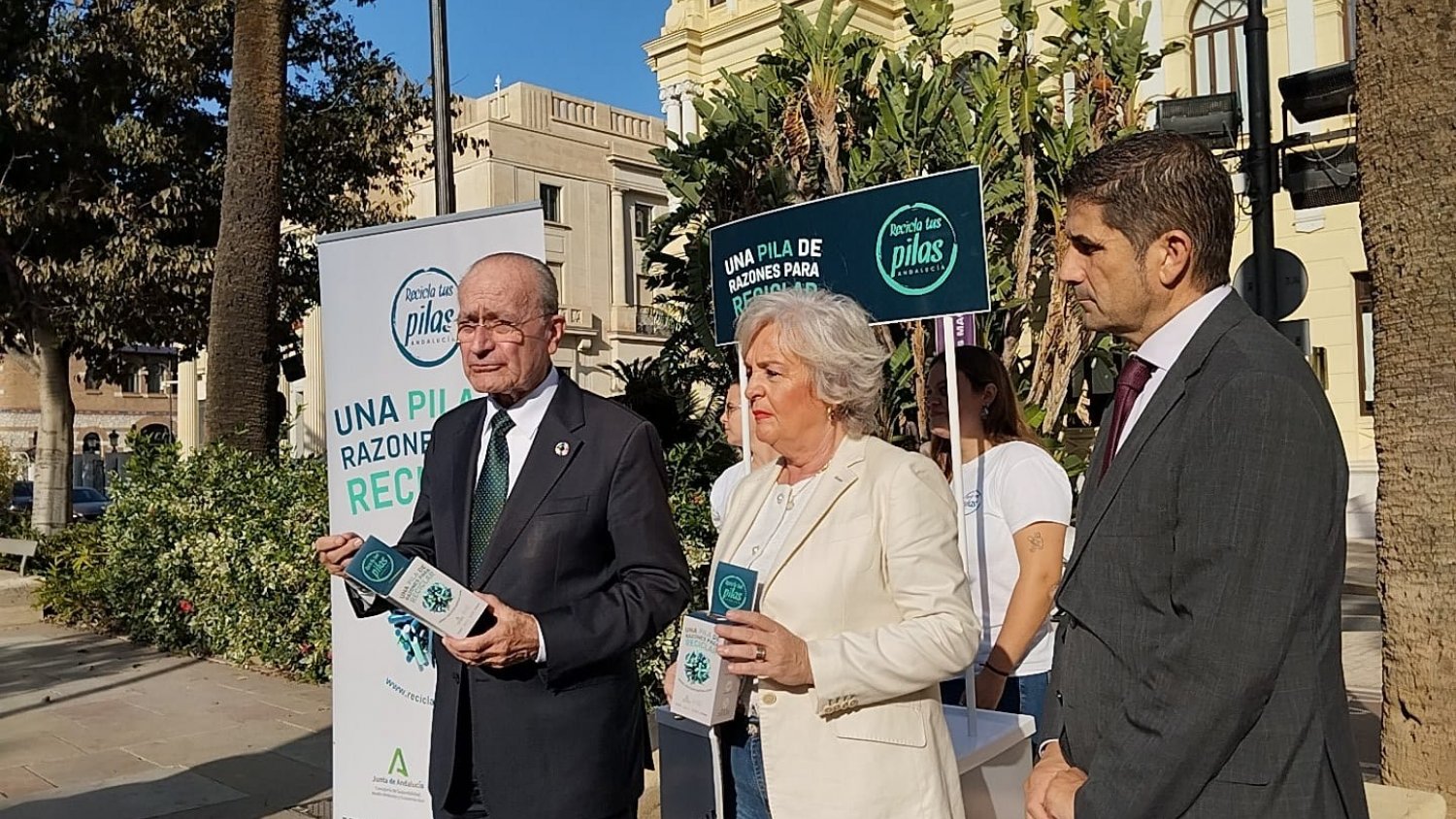 Francisco de la Torre promueve el reciclaje de pilas en la nueva campaña andaluza de concienciación ambiental