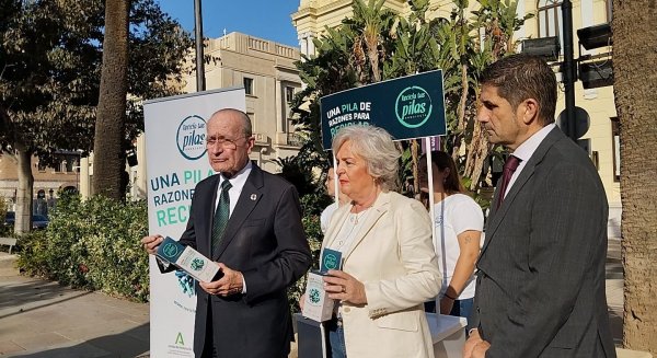 Francisco de la Torre promueve el reciclaje de pilas en la nueva campaña andaluza de concienciación ambiental