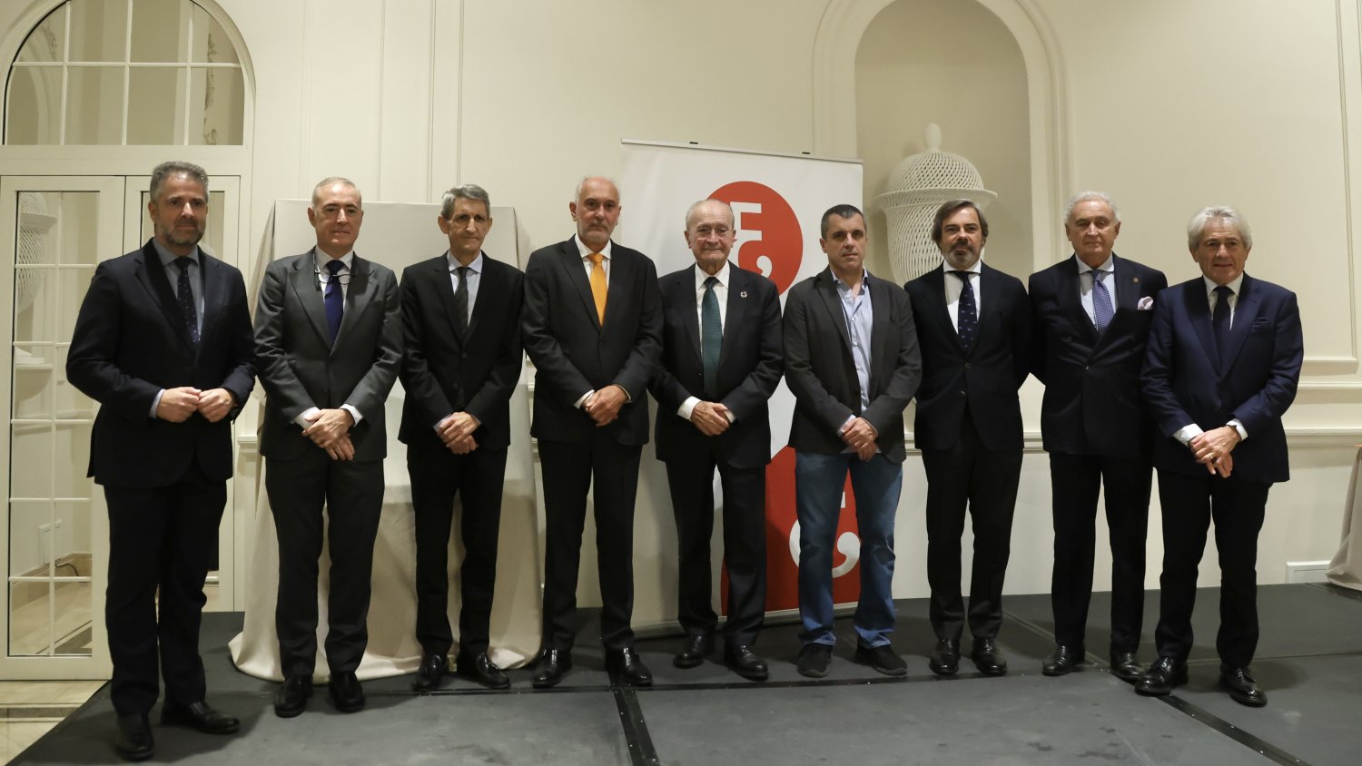 El Colegio de Economistas celebró ayer en el Hotel Miramar el acto de entrega de distinciones